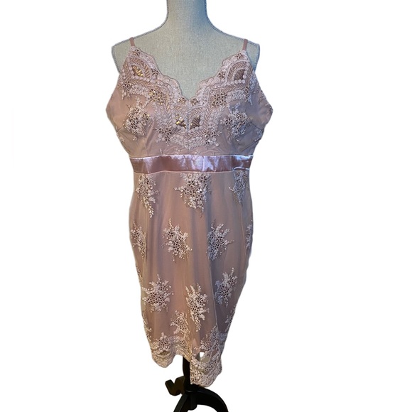 Sequin Detail Bodycon Dress - Picture 4 of 7